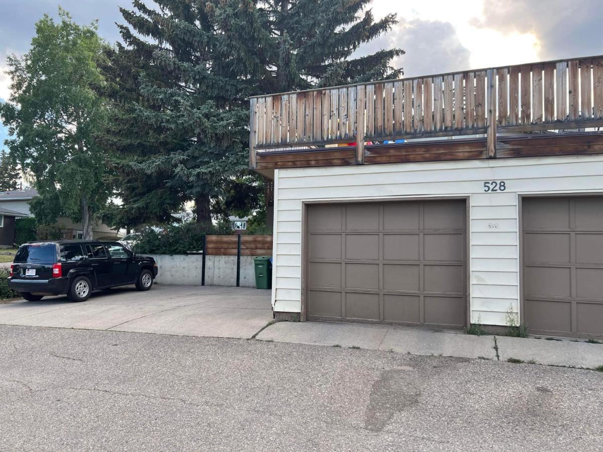 Cozy Basement Suite-溫馨小屋 Designated Parking YYC Exterior foto