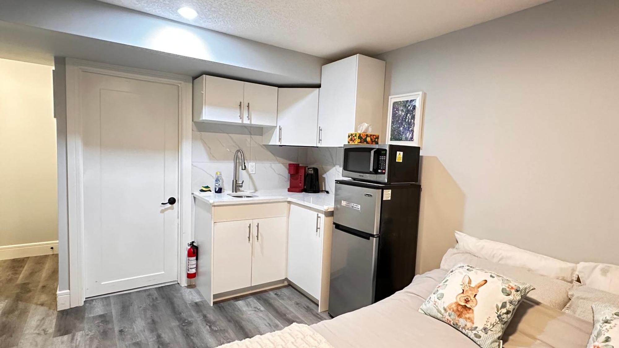 Cozy Basement Suite-溫馨小屋 Designated Parking YYC Exterior foto